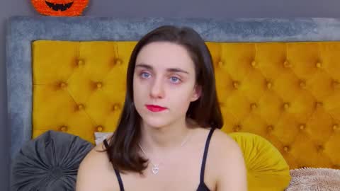 Jessica White online show from November 2025 05:02:01 AM