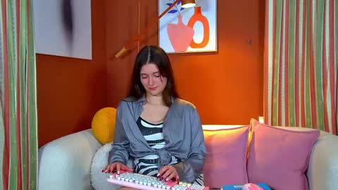 Jessica online show from September 2025 07:43:01 AM