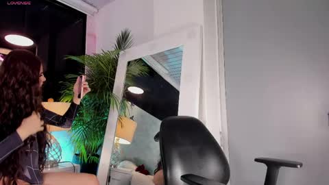 JESSI AND NAOMI online show from May 2026 04:09:02 AM