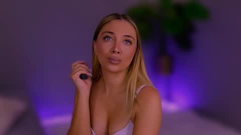 Snapshot of jessiellle chatting on October 2025 06:20:02 AM jessiellle online show from October 2025 06:20:02 AM