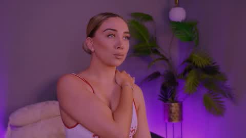 Snapshot of jessiellle chatting on November 2025 09:15:02 PM jessiellle online show from November 2025 09:15:02 PM