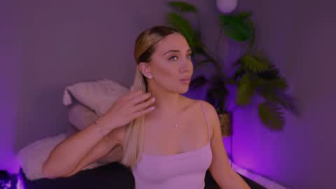 Snapshot of jessiellle chatting on November 2025 08:20:01 PM jessiellle online show from November 2025 08:20:01 PM