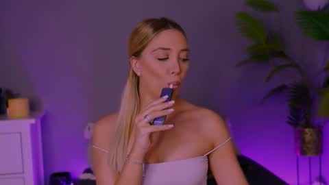 Snapshot of jessiellle chatting on November 2025 01:44:01 PM jessiellle online show from November 2025 01:44:01 PM