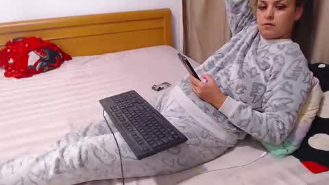 Snapshot of jessiestar3 chatting on October 2025 02:47:02 PM jessiestar3 online show from October 2025 02:47:02 PM