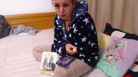 Snapshot of jessiestar3 chatting on October 2025 11:25:02 PM jessiestar3 online show from October 2025 11:25:02 PM