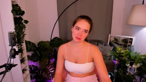 Snapshot of jessiestarz chatting on January 2025 04:36:01 PM Jessi online show from January 2025 04:36:01 PM