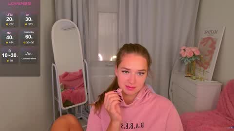 Snapshot of jessiestarz chatting on October 2025 02:23:02 PM Jessi online show from October 2025 02:23:02 PM