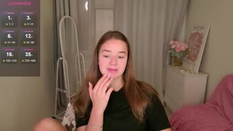 Snapshot of jessiestarz chatting on November 2025 01:43:02 PM Jessi online show from November 2025 01:43:02 PM