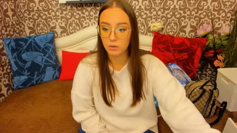 Aurora online show from November 2025 03:05:01 AM