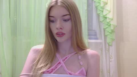 Snapshot of jessika__peach chatting on September 2025 06:22:02 PM Marina online show from September 2025 06:22:02 PM