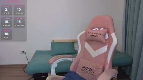 Jessy online show from December 2025 10:01:01 AM