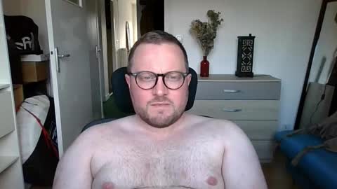 jeuneloup92 online show from September 2025 04:21:02 PM