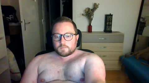 jeuneloup92 online show from November 2025 05:23:01 PM