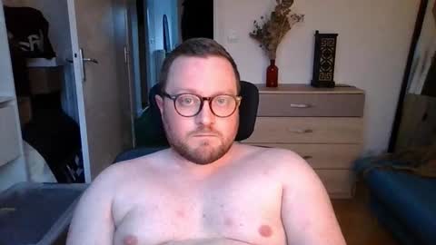 jeuneloup92 online show from February 2026 05:17:01 PM