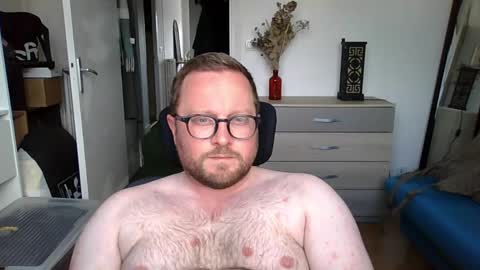 jeuneloup92 online show from May 2026 04:04:02 PM