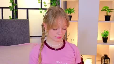 Gwen online show from March 2026 08:25:01 PM