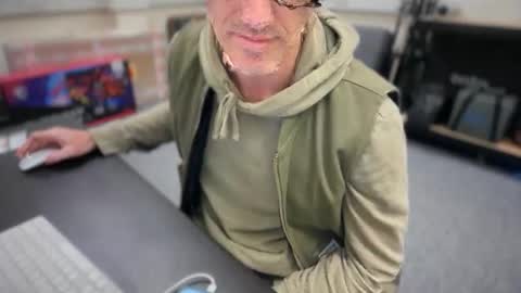 Snapshot of jgol519 chatting on October 2025 04:51:02 PM James online show from October 2025 04:51:02 PM