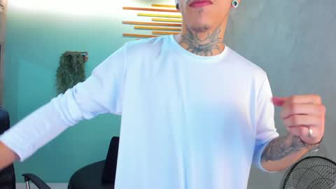 Snapshot of jharol_cardona chatting on December 2024 01:25:01 AM Jharol online show from December 2024 01:25:01 AM