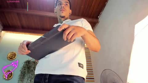 Snapshot of jharol_cardona chatting on October 2025 01:04:02 AM Jharol online show from October 2025 01:04:02 AM