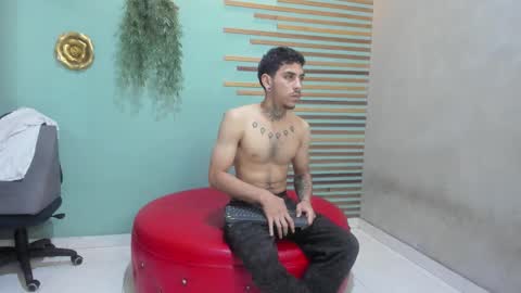 Snapshot of jharol_cardona chatting on October 2025 01:17:01 AM Jharol online show from October 2025 01:17:01 AM