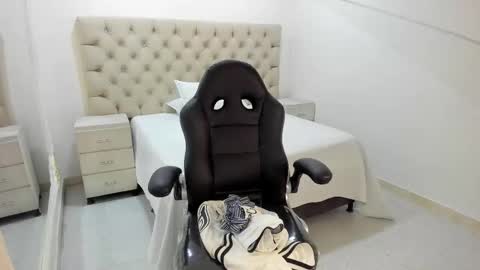 jhoanleandro online show from November 2025 05:06:01 AM