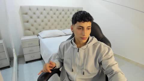 jhoanleandro online show from November 2025 04:54:02 AM