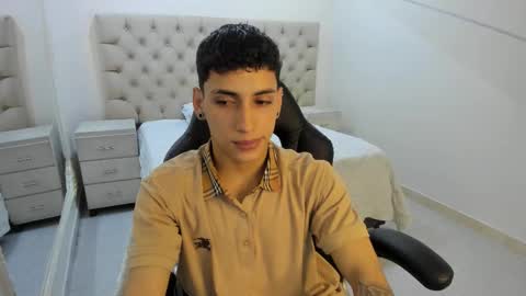 jhoanleandro online show from December 2025 05:12:02 AM