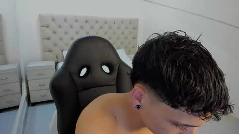 jhoanleandro online show from December 2025 05:36:02 AM