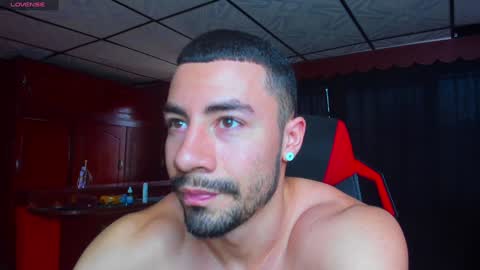 Snapshot of jhojanstrong_ chatting on December 2024 10:01:02 PM Jhojan Strong online show from December 2024 10:01:02 PM