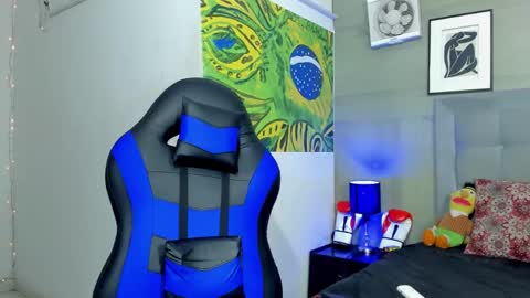 Snapshot of jhonny_flames7 chatting on December 2025 12:37:02 AM jhonny online show from December 2025 12:37:02 AM