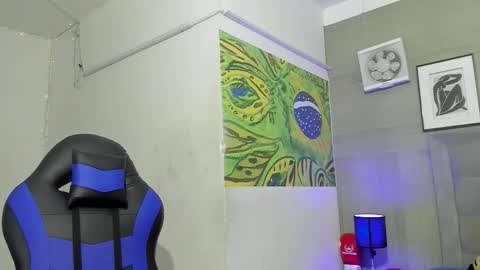 Snapshot of jhonny_flames7 chatting on December 2025 03:33:02 AM jhonny online show from December 2025 03:33:02 AM