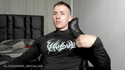 Jhonaiker online show from February 2026 11:42:02 PM