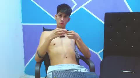 Snapshot of jhony_sex3 chatting on December 2024 06:35:01 AM jhony_sex3 online show from December 2024 06:35:01 AM
