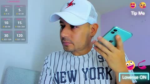 Snapshot of jhonyalzate chatting on December 2024 04:01:02 AM Jhony Alzate online show from December 2024 04:01:02 AM