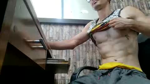 Jhosuamoore  online show from May 2026 01:48:01 PM