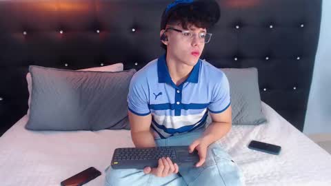 jhoumod_21 online show from October 2025 10:35:02 AM