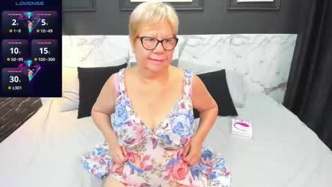 Snapshot of jill_mild chatting on September 2025 08:32:01 PM Jill online show from September 2025 08:32:01 PM