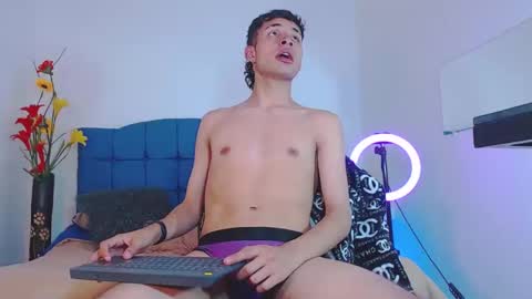 Snapshot of jim_whitte chatting on December 2024 04:49:02 AM Jim Whitte online show from December 2024 04:49:02 AM