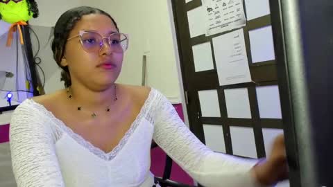 Jimena  online show from September 2025 01:36:02 PM