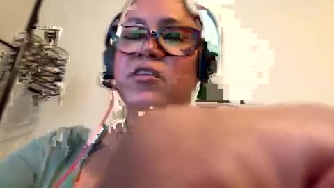 Snapshot of jiselledd chatting on October 2025 09:15:02 PM jiselledd online show from October 2025 09:15:02 PM