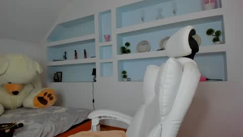 Juliee online show from April 2026 05:26:01 PM