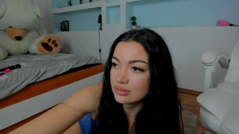 Juliee online show from April 2026 06:06:01 PM