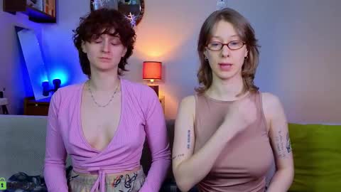 Hey Guys We are Julia ginger  Tina brunette online show from January 2026 08:18:01 AM
