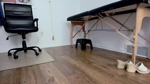 Nicole  Allen online show from February 2026 11:03:02 PM