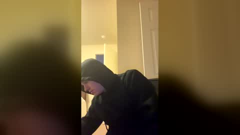 Snapshot of jlcuddles chatting on December 2025 11:00:02 PM jlcuddles online show from December 2025 11:00:02 PM