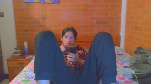 Snapshot of johan70nsexy chatting on December 2025 05:04:02 AM johan70nsexy online show from December 2025 05:04:02 AM