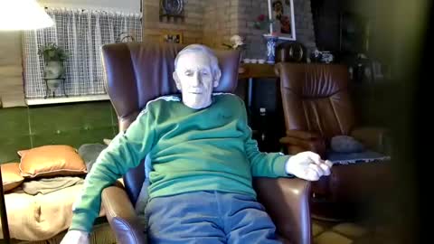 Snapshot of johan7_heet chatting on December 2024 04:01:02 PM johan7 heet online show from December 2024 04:01:02 PM
