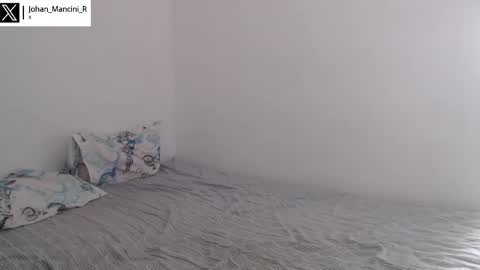 Snapshot of johan_mancini_r chatting on January 2025 07:03:01 PM johan_mancini_r online show from January 2025 07:03:01 PM