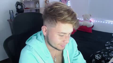 Snapshot of johanleonsweetboy chatting on February 2025 07:10:02 PM JOHAN independient model online show from February 2025 07:10:02 PM