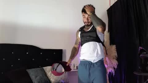 Snapshot of john_and_louis chatting on November 2025 11:10:02 AM John online show from November 2025 11:10:02 AM